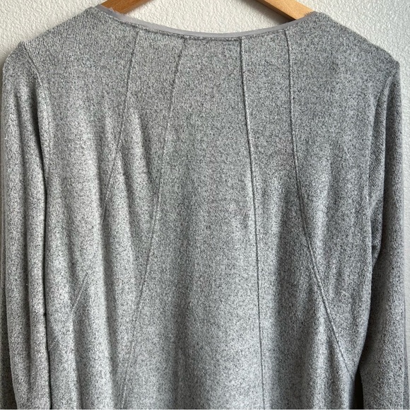 Simply Vera by Vera Wang | Gray Asymmetric Women's Top - Picture 5 of 9